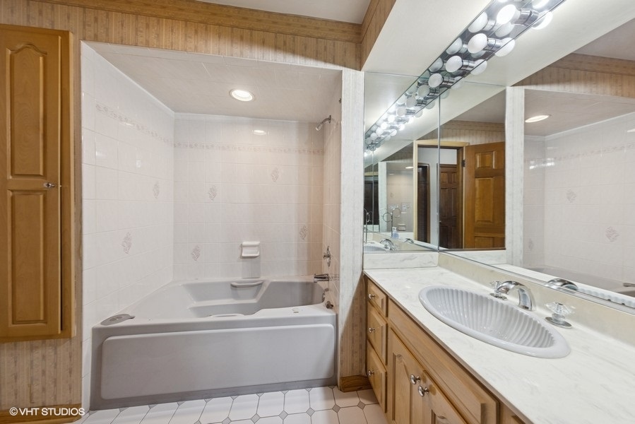314 Fuller Road Hinsdale, IL 60521 - Photo 15 of 21 a bathroom with a tub a double vanity sink and a mirror