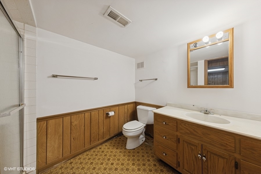 314 Fuller Road Hinsdale, IL 60521 - Photo 17 of 21 a bathroom with a sink a toilet a shower and a mirror