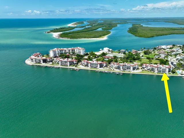 $1,099,000 | 105 La Peninsula Boulevard, Unit 105, Naples, FL 34113