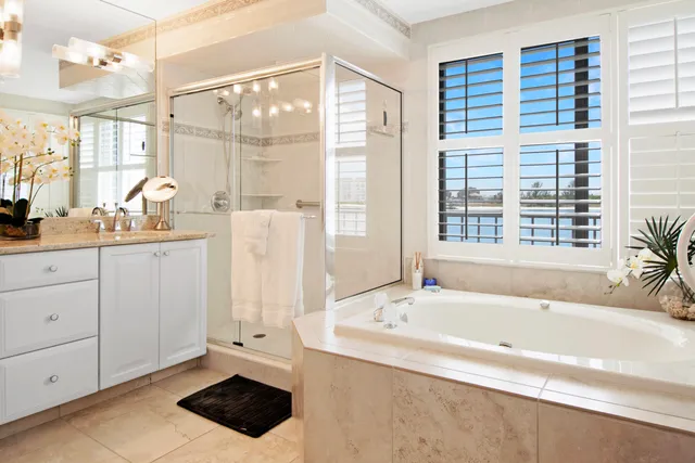 $1,099,000 | 105 La Peninsula Boulevard, Unit 105, Naples, FL 34113