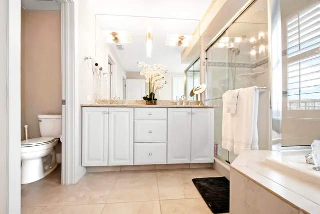 $1,099,000 | 105 La Peninsula Boulevard, Unit 105, Naples, FL 34113