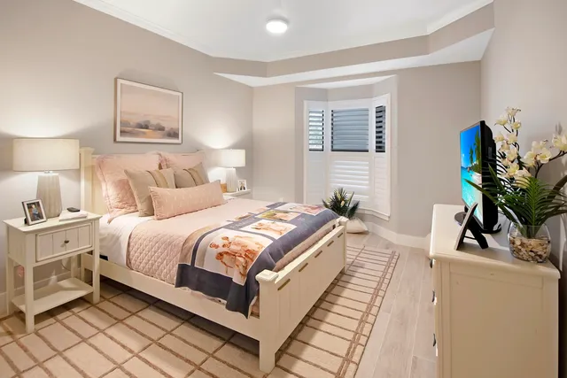 $1,099,000 | 105 La Peninsula Boulevard, Unit 105, Naples, FL 34113