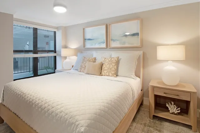 $1,099,000 | 105 La Peninsula Boulevard, Unit 105, Naples, FL 34113