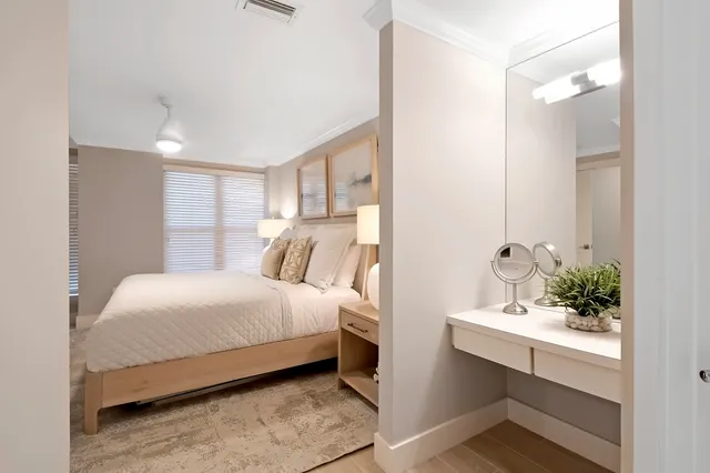 $1,099,000 | 105 La Peninsula Boulevard, Unit 105, Naples, FL 34113