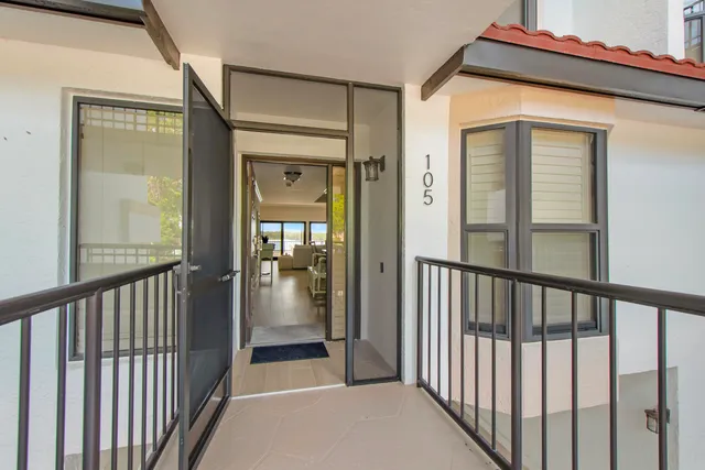 $1,099,000 | 105 La Peninsula Boulevard, Unit 105, Naples, FL 34113