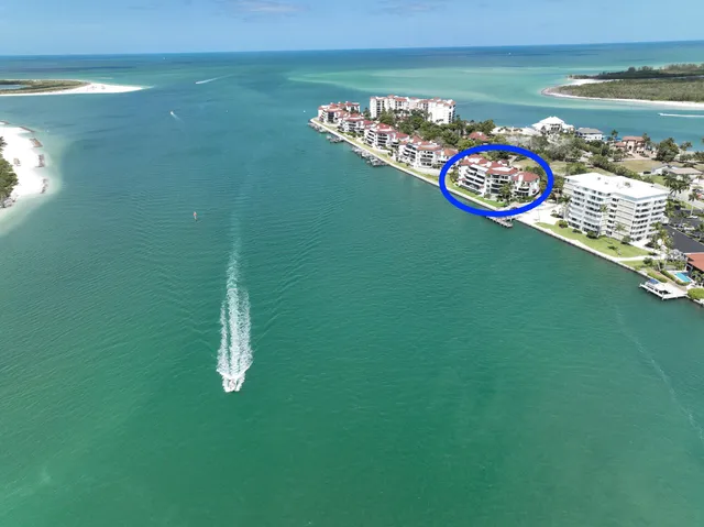 $1,099,000 | 105 La Peninsula Boulevard, Unit 105, Naples, FL 34113