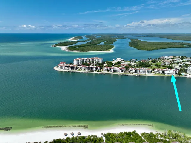 $1,099,000 | 105 La Peninsula Boulevard, Unit 105, Naples, FL 34113