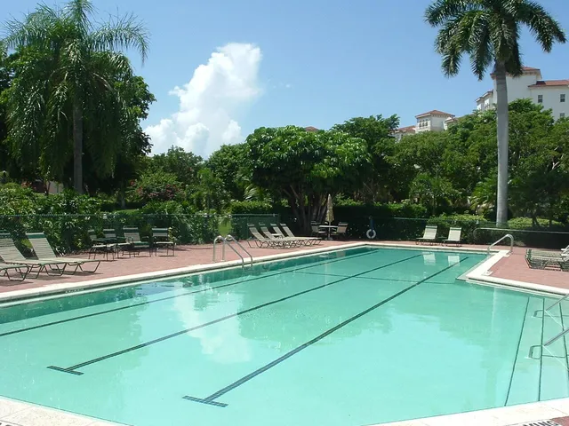$1,099,000 | 105 La Peninsula Boulevard, Unit 105, Naples, FL 34113