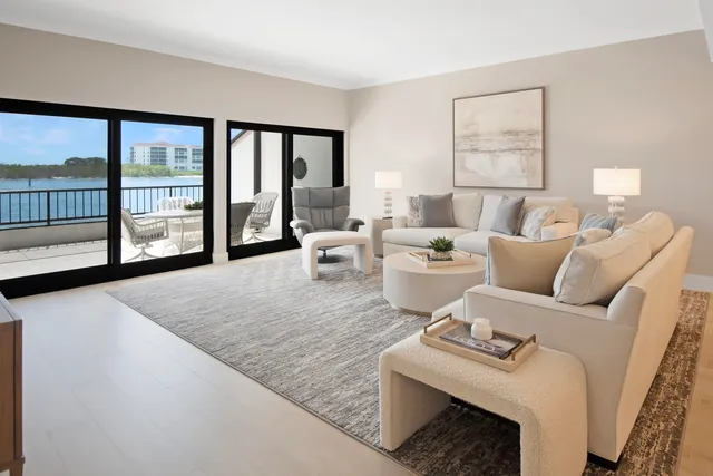 $1,099,000 | 105 La Peninsula Boulevard, Unit 105, Naples, FL 34113