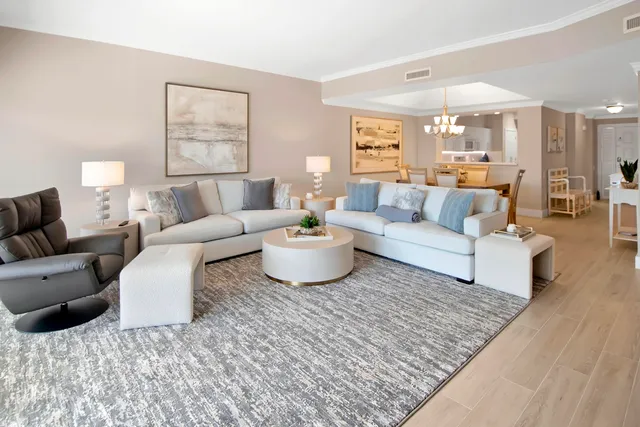 $1,099,000 | 105 La Peninsula Boulevard, Unit 105, Naples, FL 34113