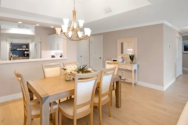 $1,099,000 | 105 La Peninsula Boulevard, Unit 105, Naples, FL 34113