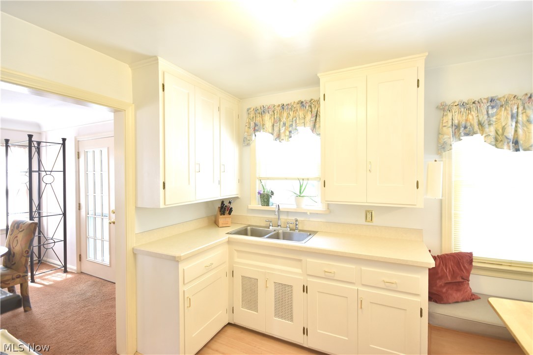 2164 Cranston Road Cleveland, OH 44118 - Photo 9 of 27