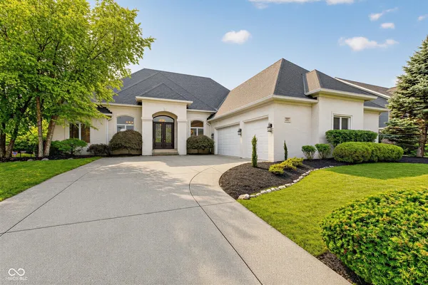 $879,900 | 5913 Chartwell Drive, Bargersville, IN 46106