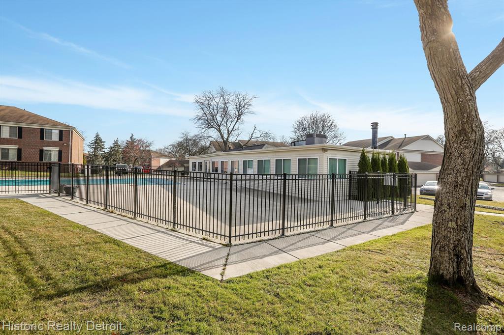 29656 Middlebelt Road, Unit 1403 Farmington Hills, MI 48334 - Photo 36 of 39