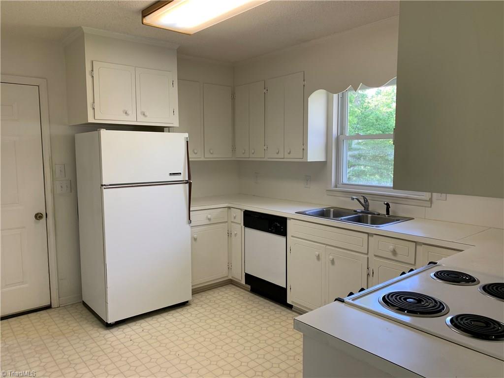 862 Champion Road Ferguson, NC 28624 - Photo 4 of 11 Gallery Image 4