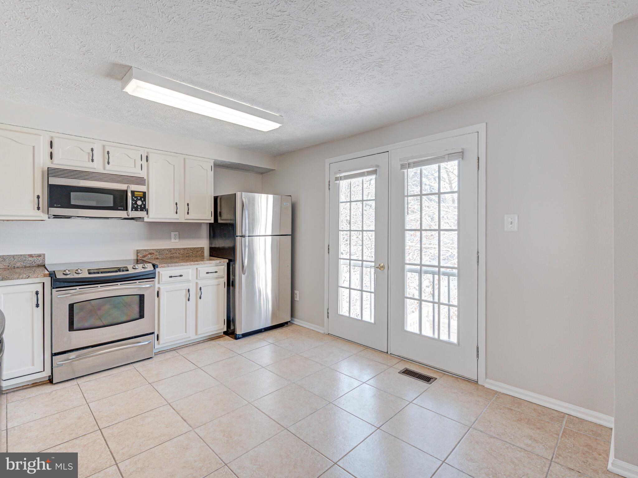 1648 Fieldthorn Drive Reston, VA 20194 - Photo 7 of 42 Gallery Image 7