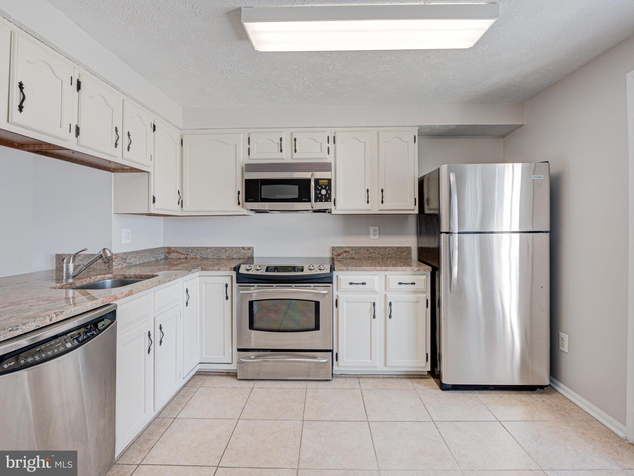 1648 Fieldthorn Drive Reston, VA 20194 - Photo 10 of 42 Gallery Image 10