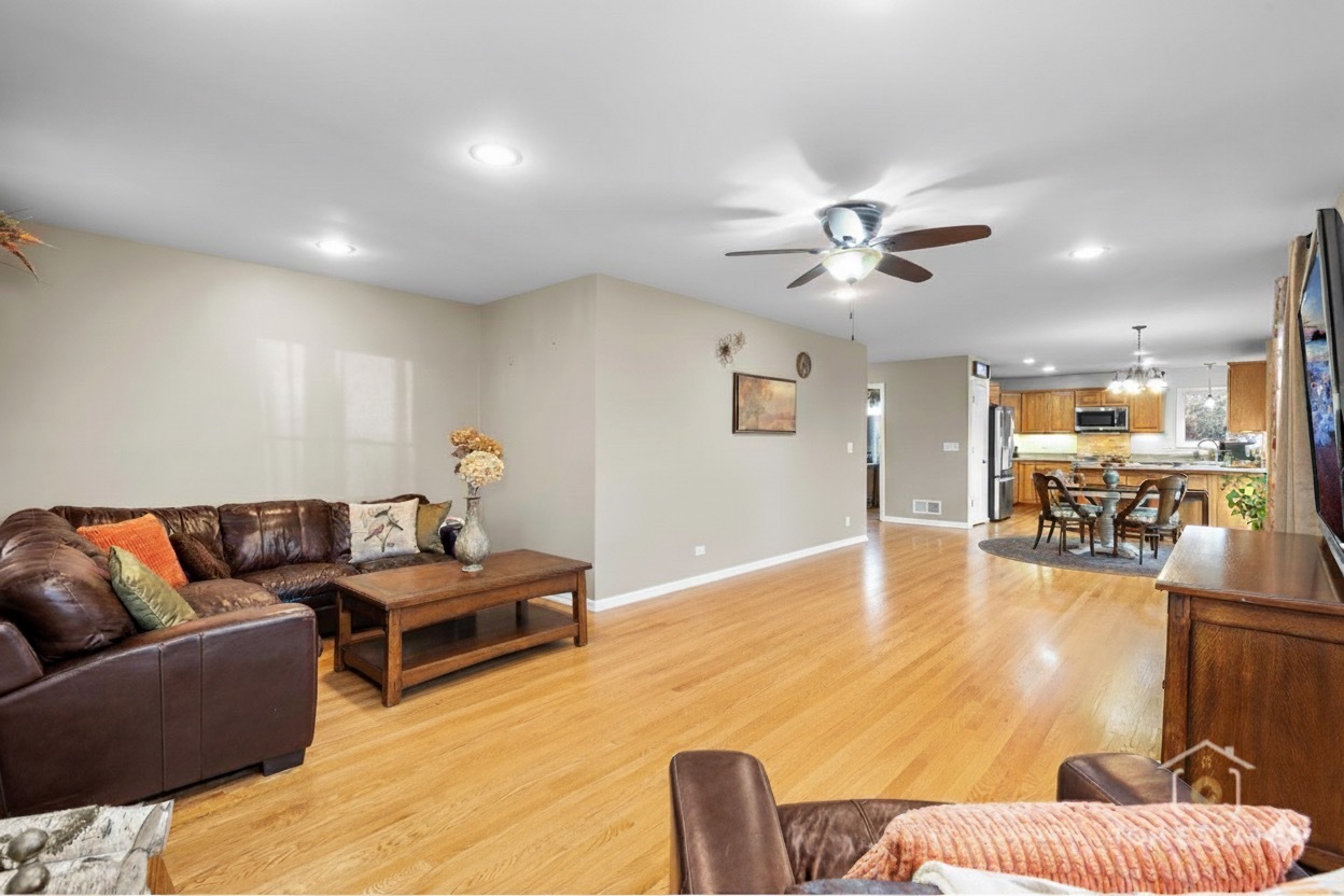 2303 Fox Bluff Lane Spring Grove, IL 60081 - Photo 19 of 38 a living room with furniture and kitchen view