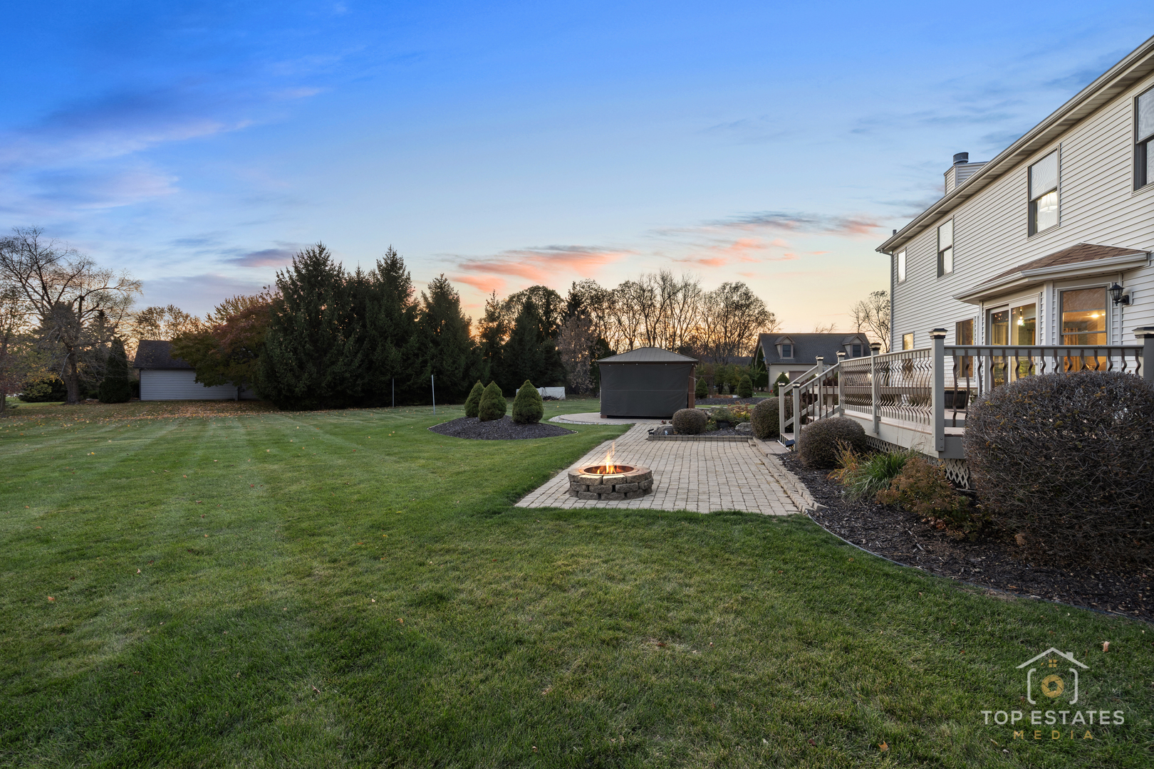 2303 Fox Bluff Lane Spring Grove, IL 60081 - Photo 37 of 38 a view of a garden and basketball court
