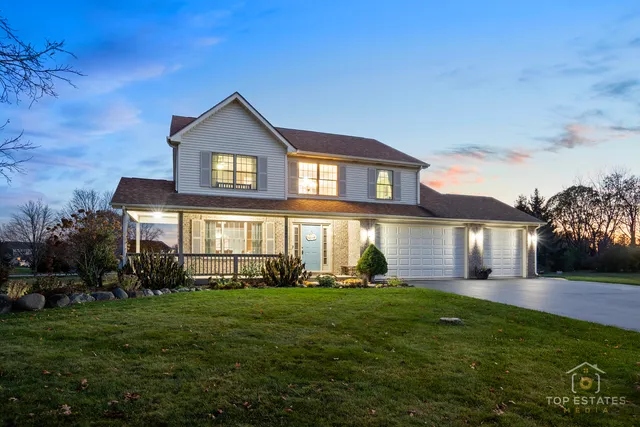 $549,900 | 2303 Fox Bluff Lane, Spring Grove, IL 60081