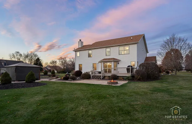 $549,900 | 2303 Fox Bluff Lane, Spring Grove, IL 60081