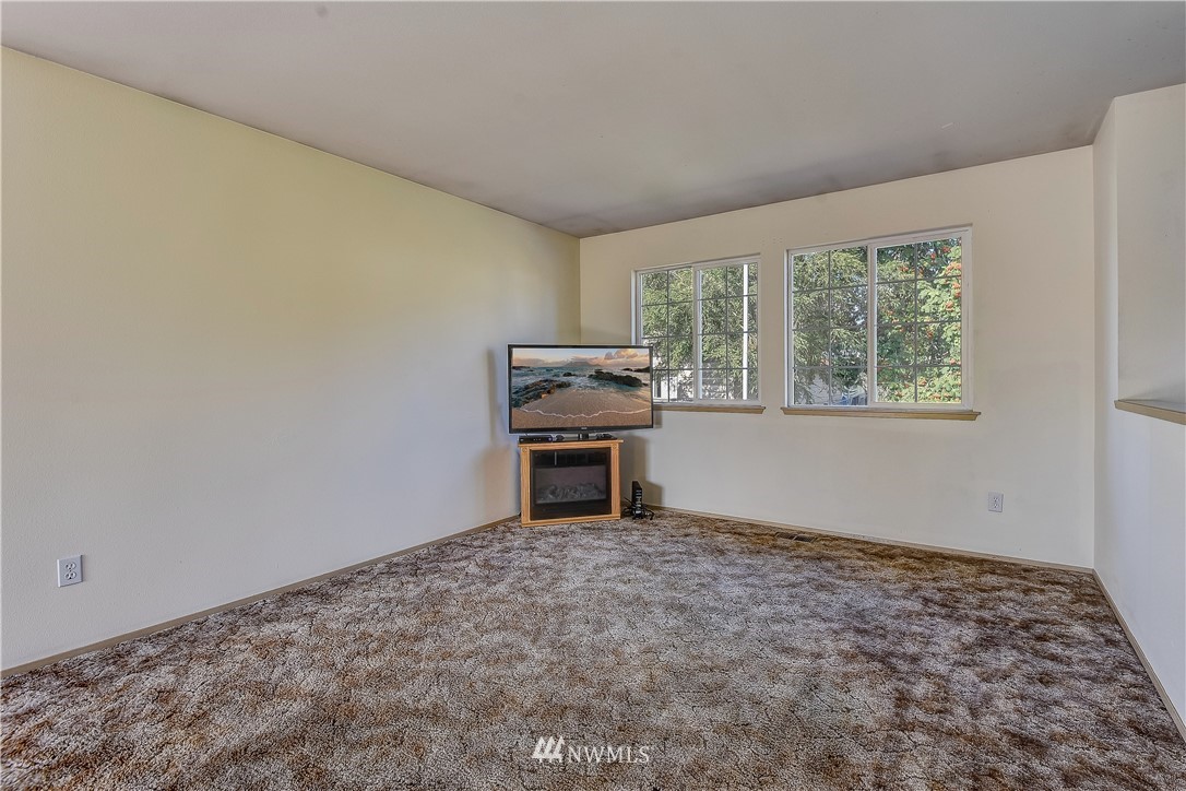6503 Cady Road Everett, WA 98203 - Photo 2 of 20