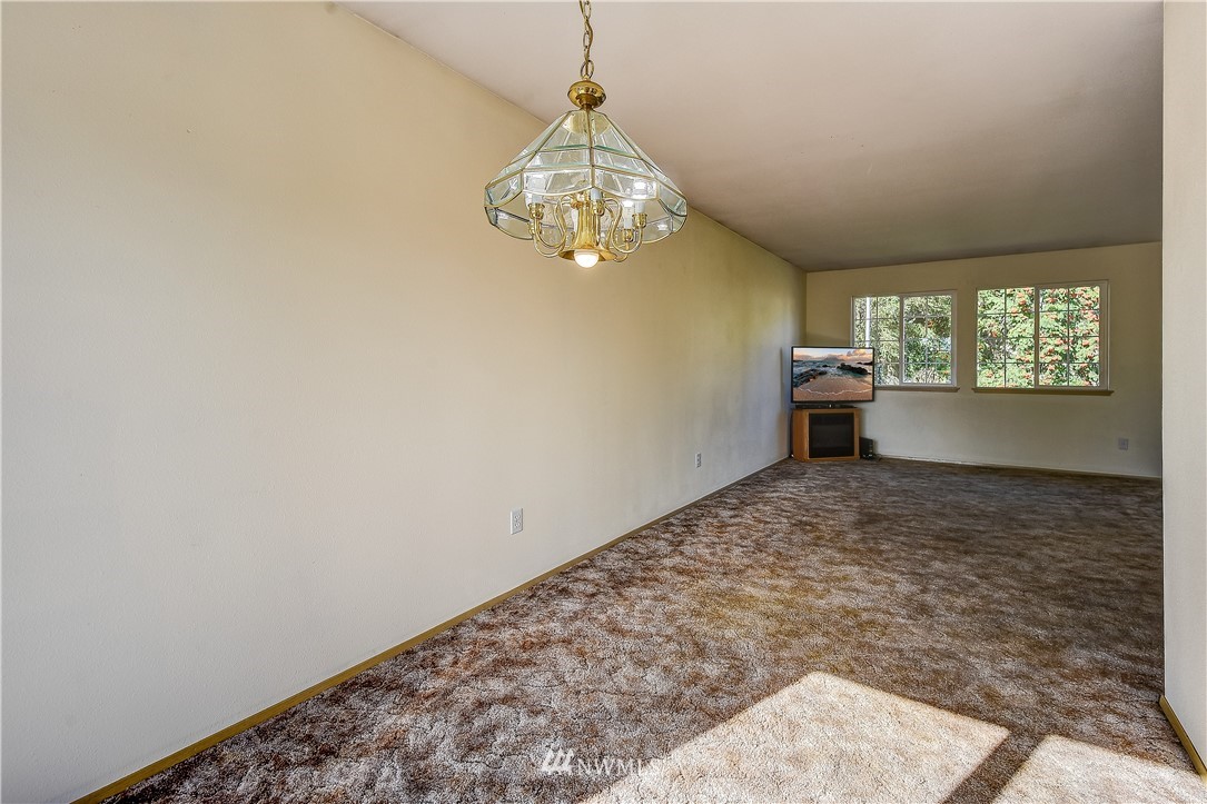 6503 Cady Road Everett, WA 98203 - Photo 7 of 20