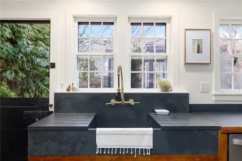 $1,295,000 | 27 William Street, Newport, RI 02840