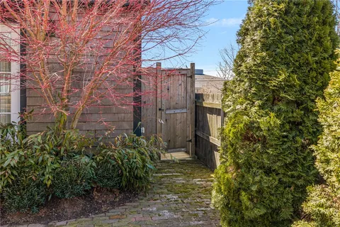 $1,295,000 | 27 William Street, Newport, RI 02840