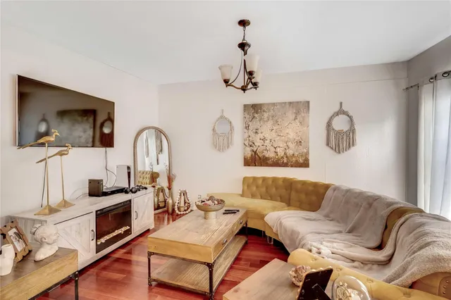 $675,000 | 2268 Homer Avenue | Castle Hill