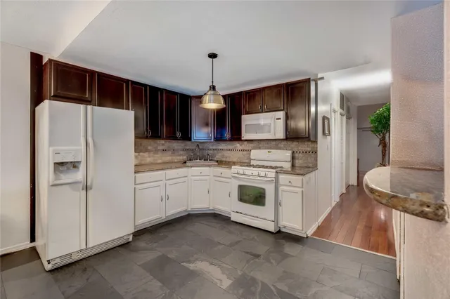 $675,000 | 2268 Homer Avenue | Castle Hill