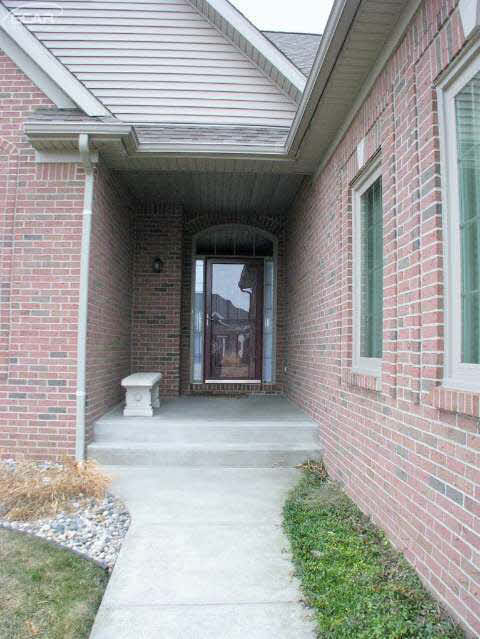9129 Copper Ridge Drive Davison, MI 48423 - Photo 2 of 41 20432544-1.JPG