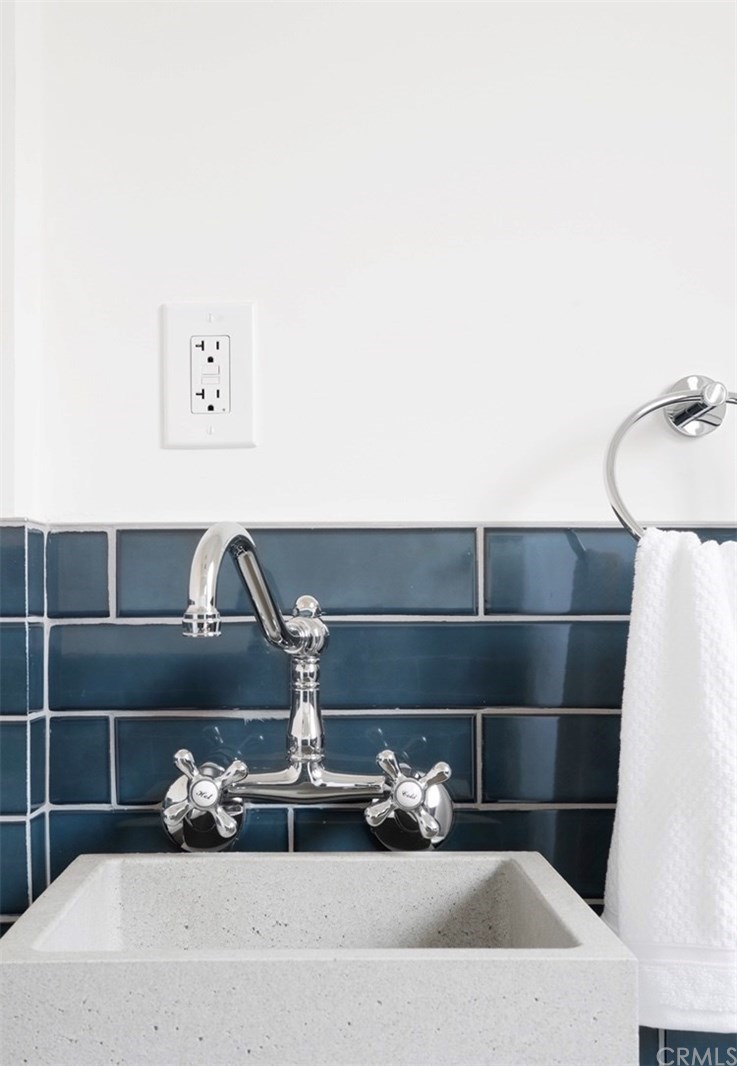 515 Neva Place Los Angeles, CA 90042 - Photo 18 of 44