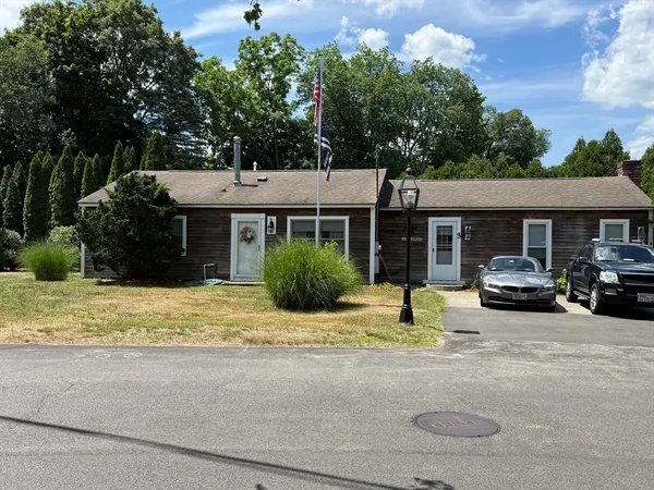 $490,000 | 3 Douglas Circle, Smithfield, RI 02828