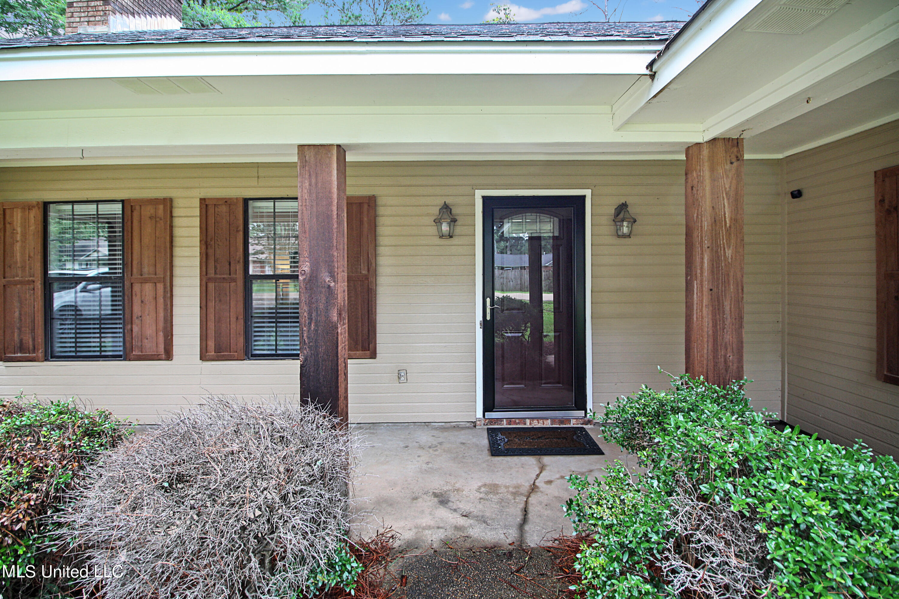 114 Plum Tree Road Brandon, MS 39047 - Photo 3 of 34 IMG_4388