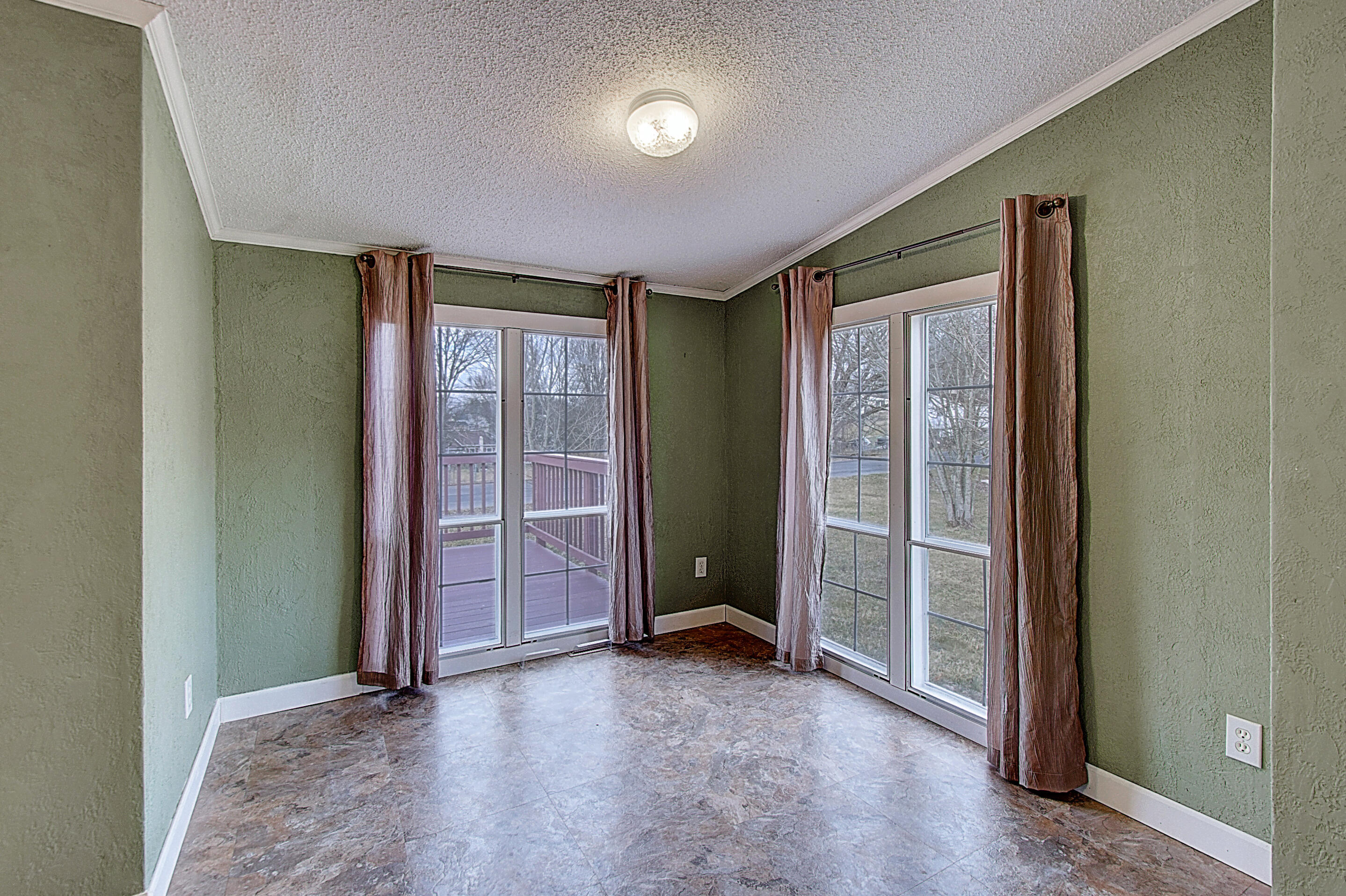 105 Springdale Road Bristol, VA 24201 - Photo 20 of 36 DSC_0118And8more_1