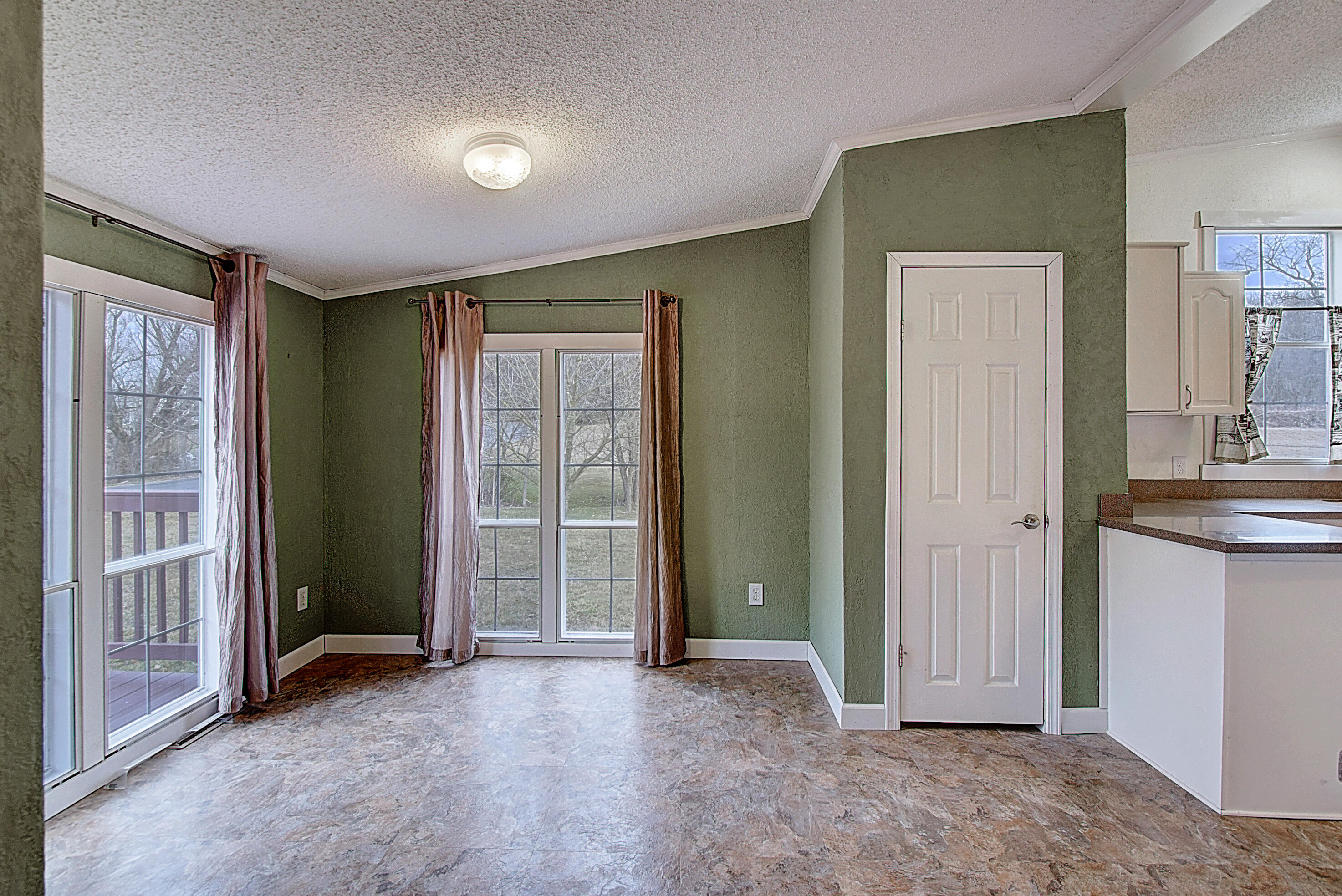 105 Springdale Road Bristol, VA 24201 - Photo 21 of 36 DSC_0127And8more_1
