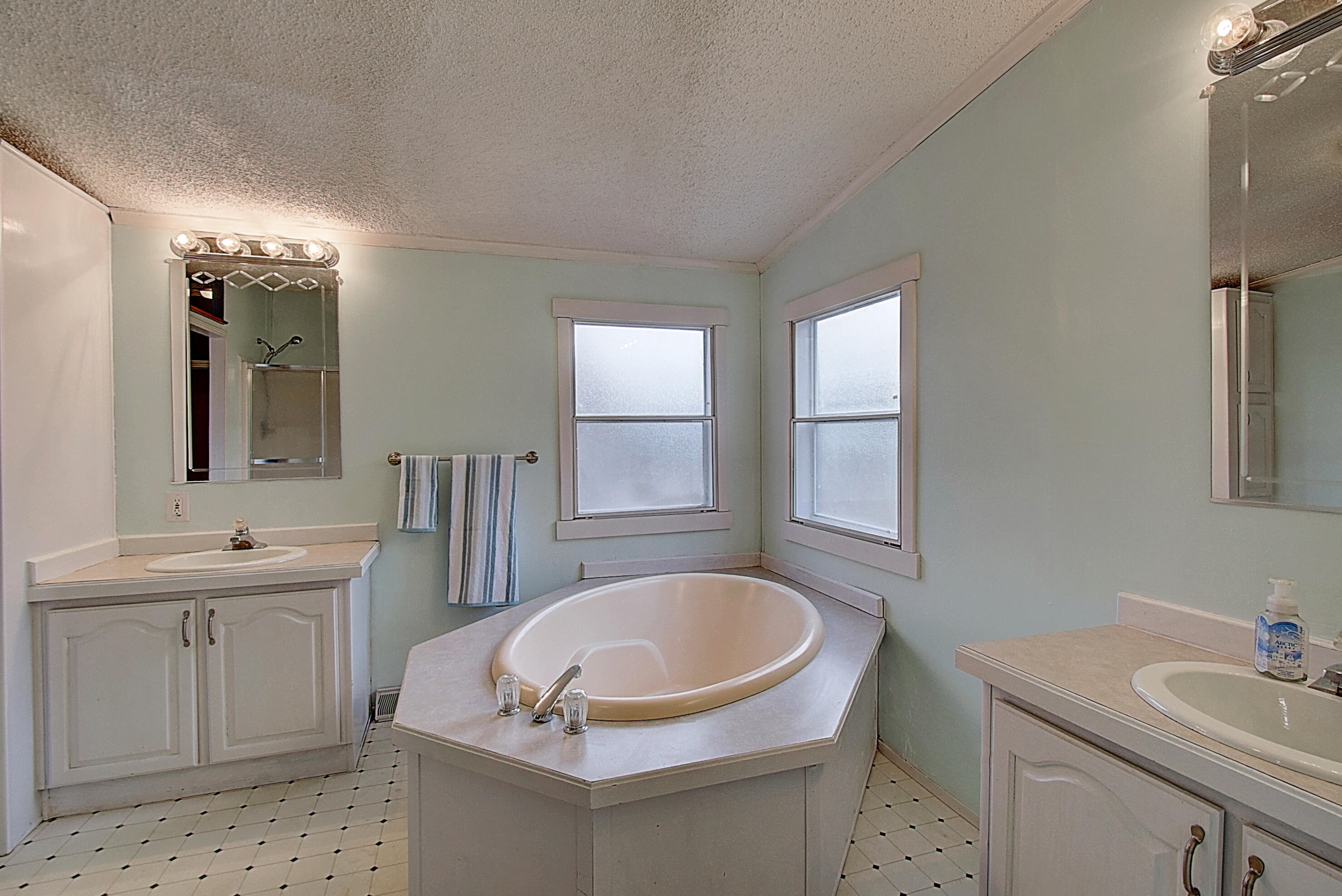 105 Springdale Road Bristol, VA 24201 - Photo 25 of 36 DSC_0163And8more_2