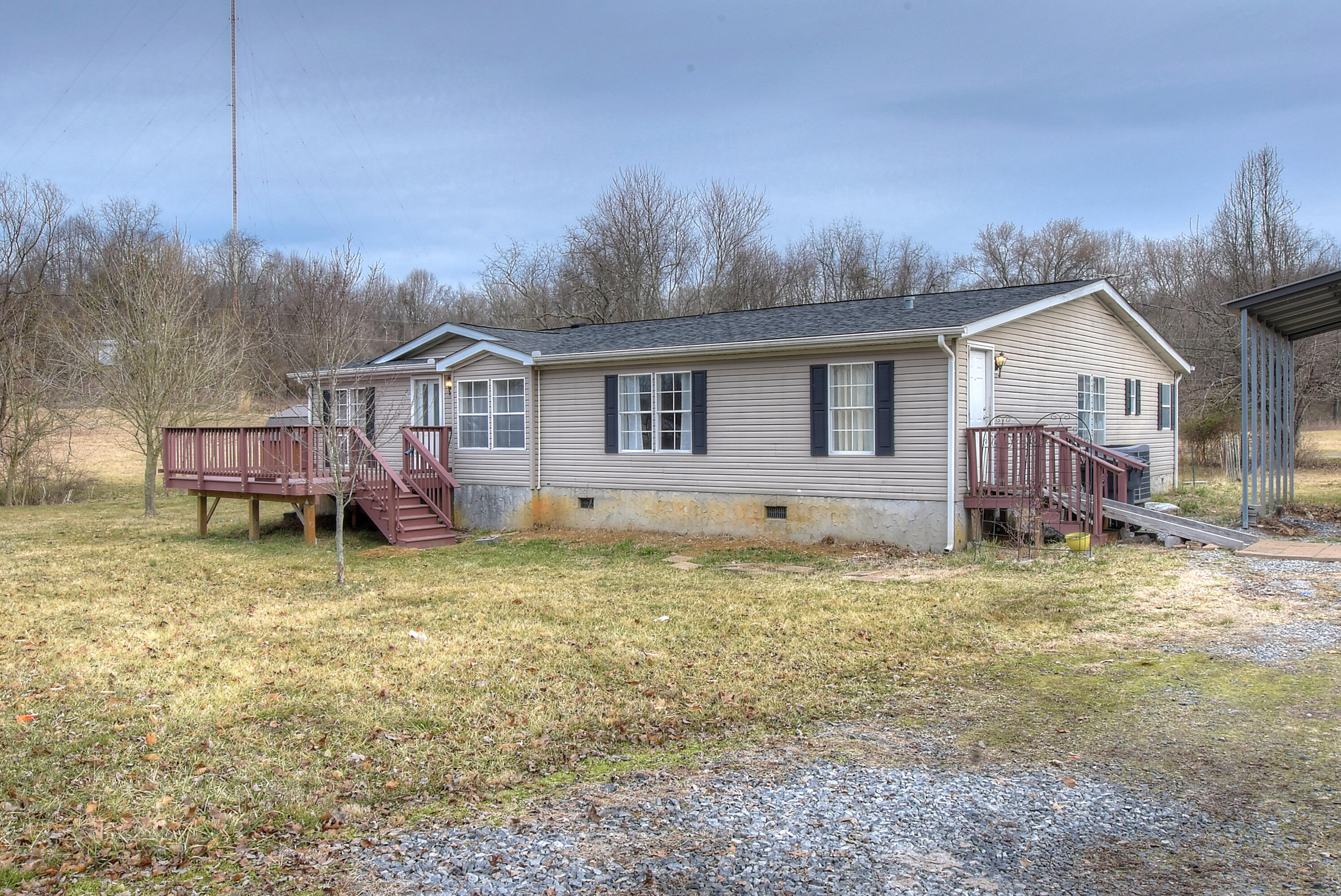105 Springdale Road Bristol, VA 24201 - Photo 3 of 36 3