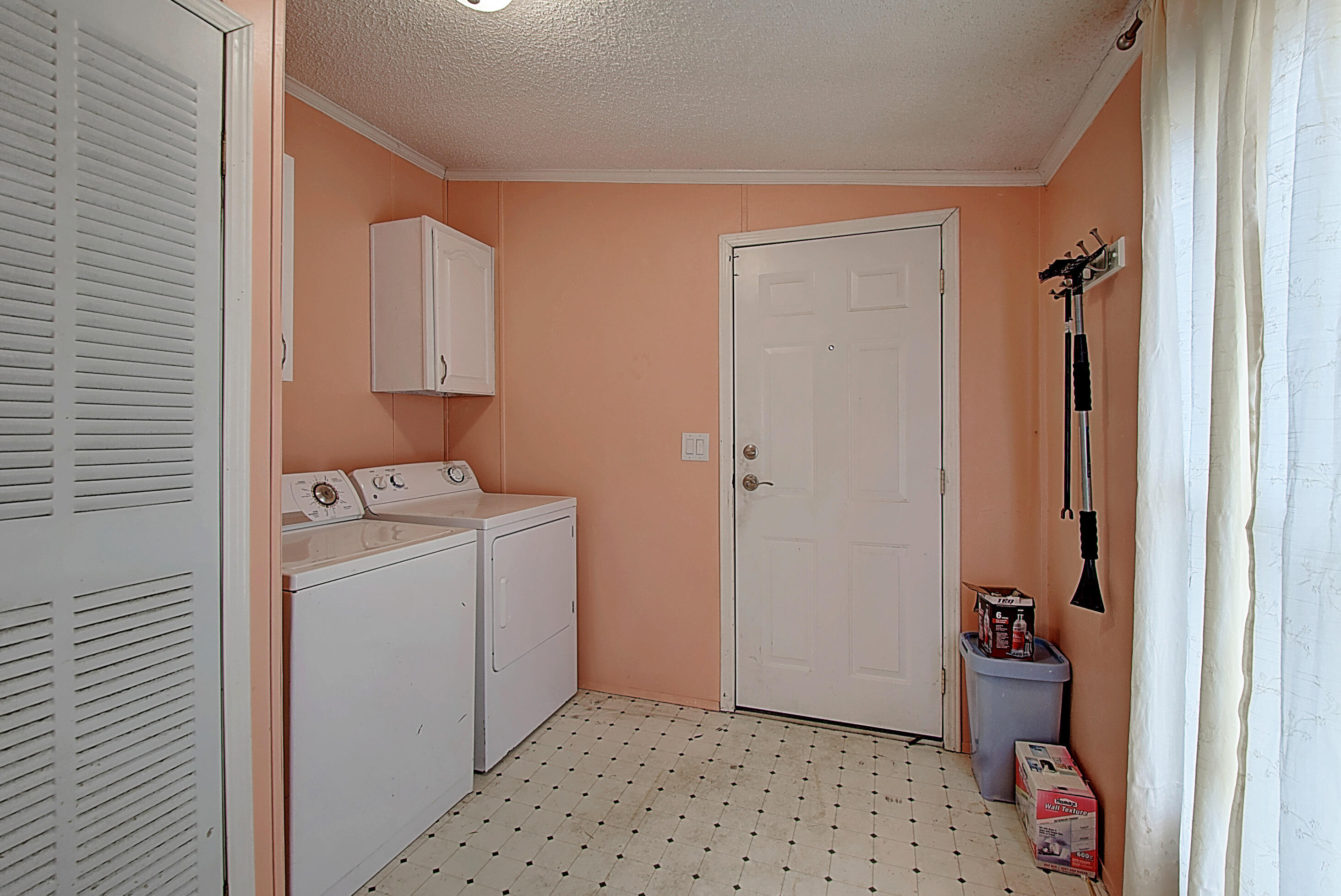 105 Springdale Road Bristol, VA 24201 - Photo 31 of 36 DSC_0208_09_10_11_12_13