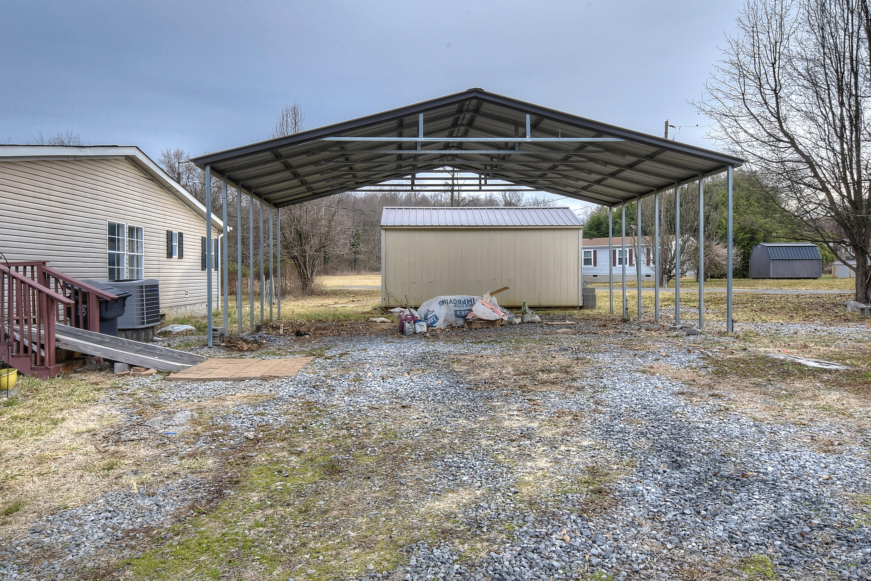 105 Springdale Road Bristol, VA 24201 - Photo 4 of 36 4