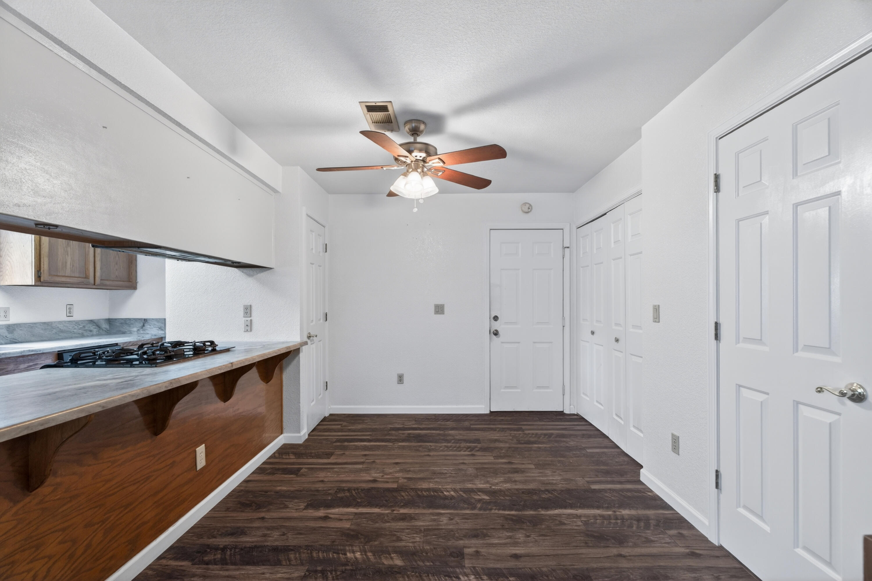200 Ridgetop Drive, Unit 22 Redding, CA 96003 - Photo 8 of 29 Dining Area