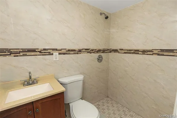 $3,400 | 228-20 Edgewood Avenue, Unit 1 | Brookville