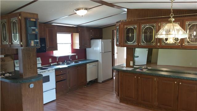 748 J D Neil Road Tullahoma, TN 37388 - Photo 5 of 7 Enjoy an eat-in kitchen