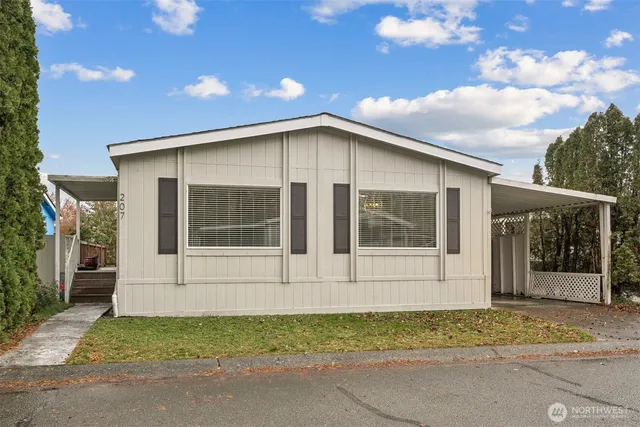 a view of house with backyard
