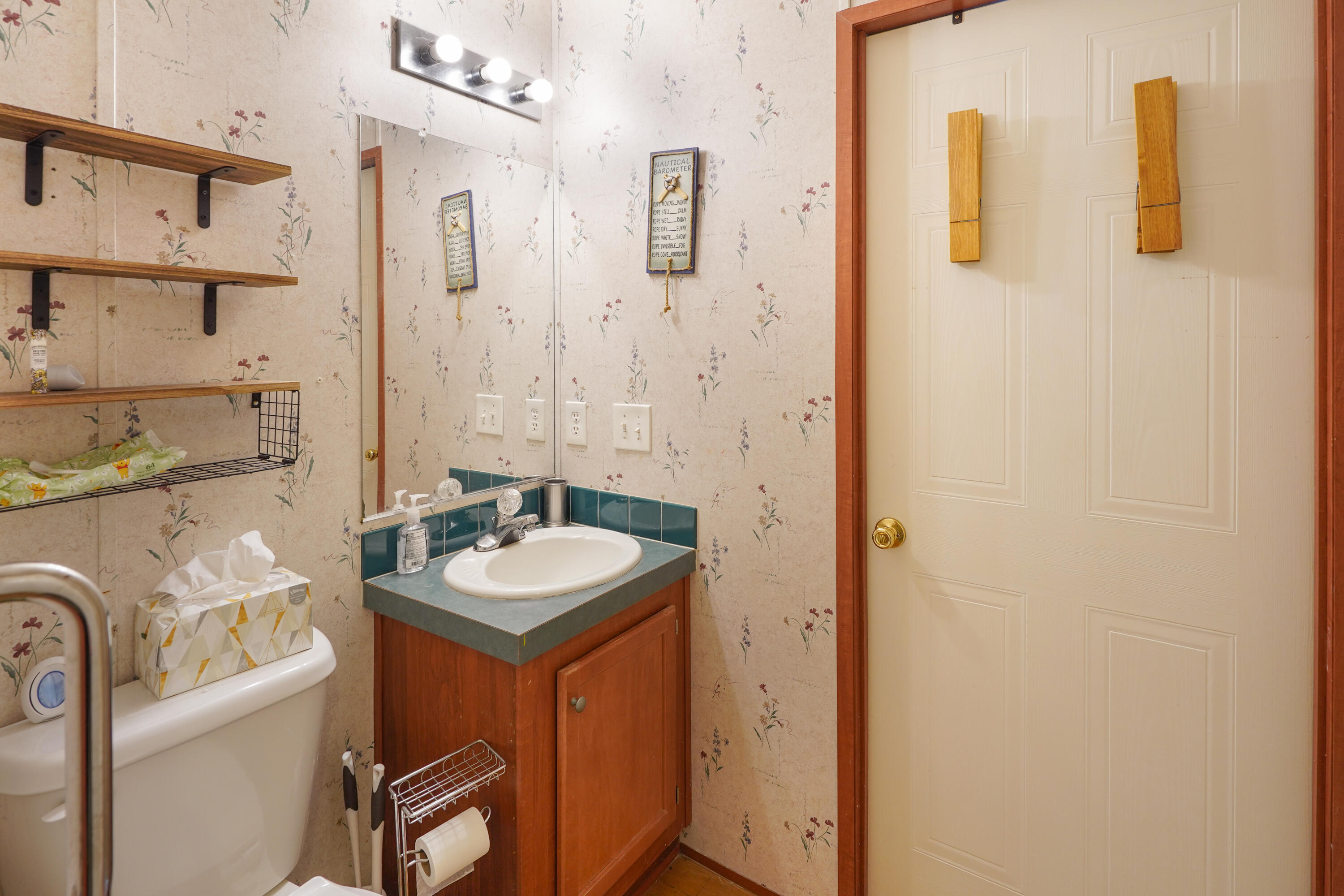 2834 Airport Road Moneta, VA 24121 - Photo 14 of 34 Full Bathroom #2