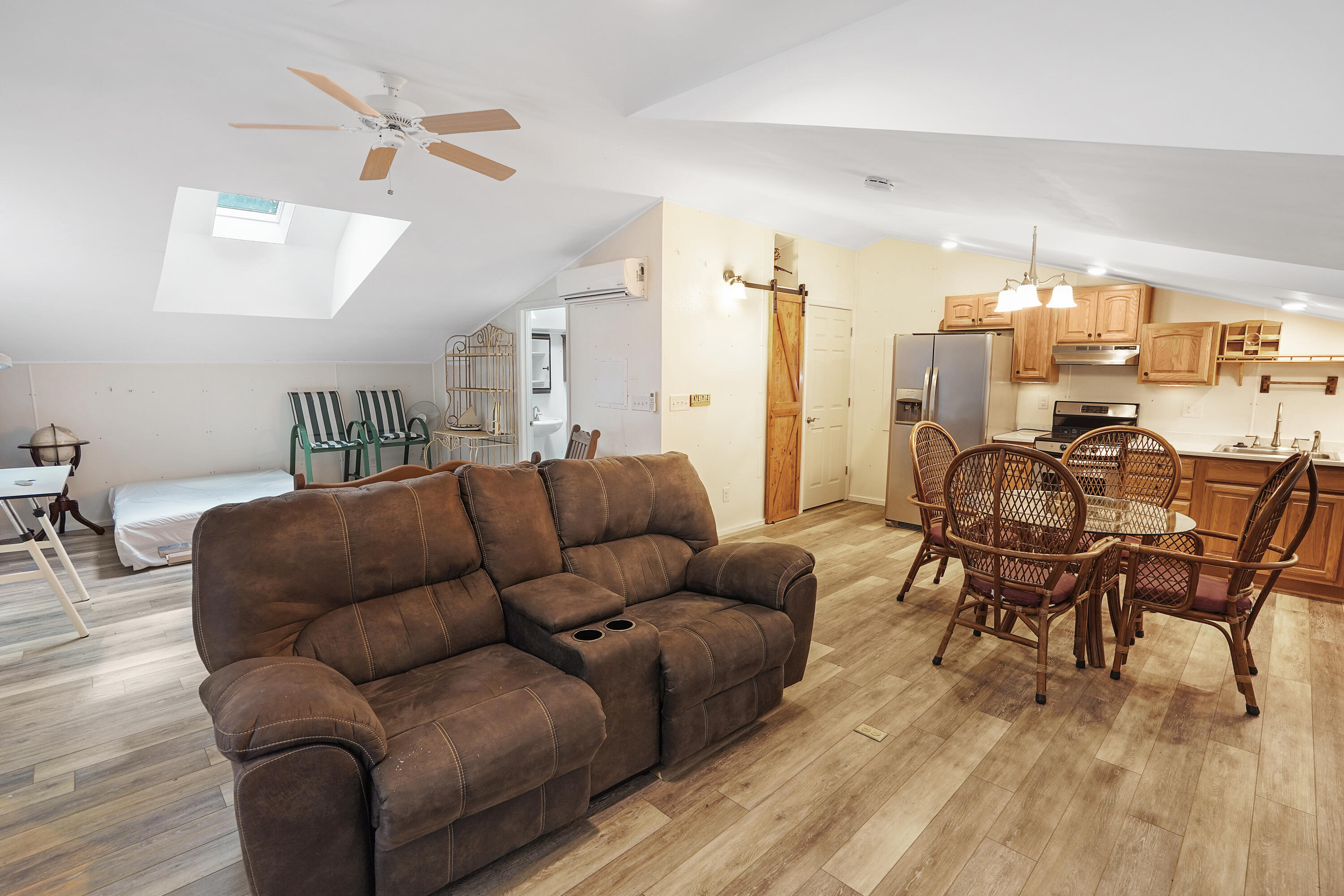 2834 Airport Road Moneta, VA 24121 - Photo 20 of 34 Living Room