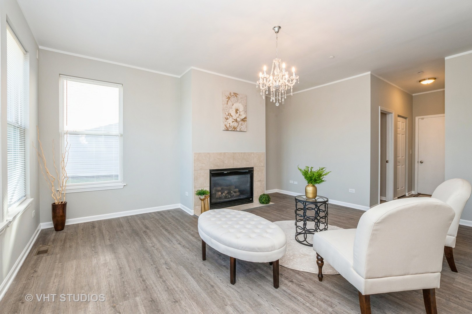 82 Stephens Matteson, IL 60443 - Photo 11 of 33 a view of a dining room with furniture a chandelier and wooden floor