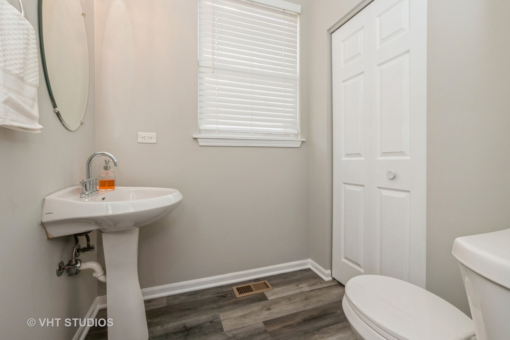82 Stephens Matteson, IL 60443 - Photo 13 of 33 a bathroom with a sink a toilet and mirror