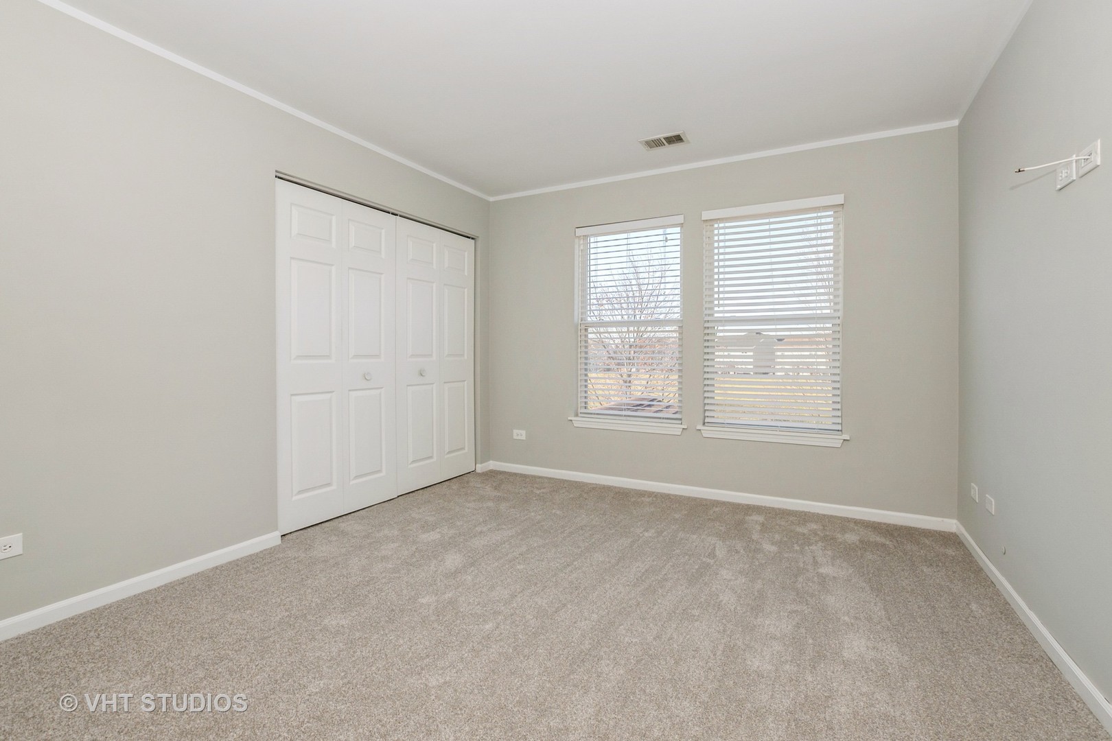 82 Stephens Matteson, IL 60443 - Photo 21 of 33 an empty room with windows